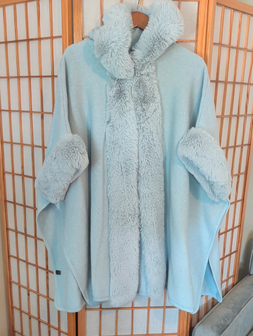 Cozy Faux-Fur Trim Light Blue Women's Sweater Cape
